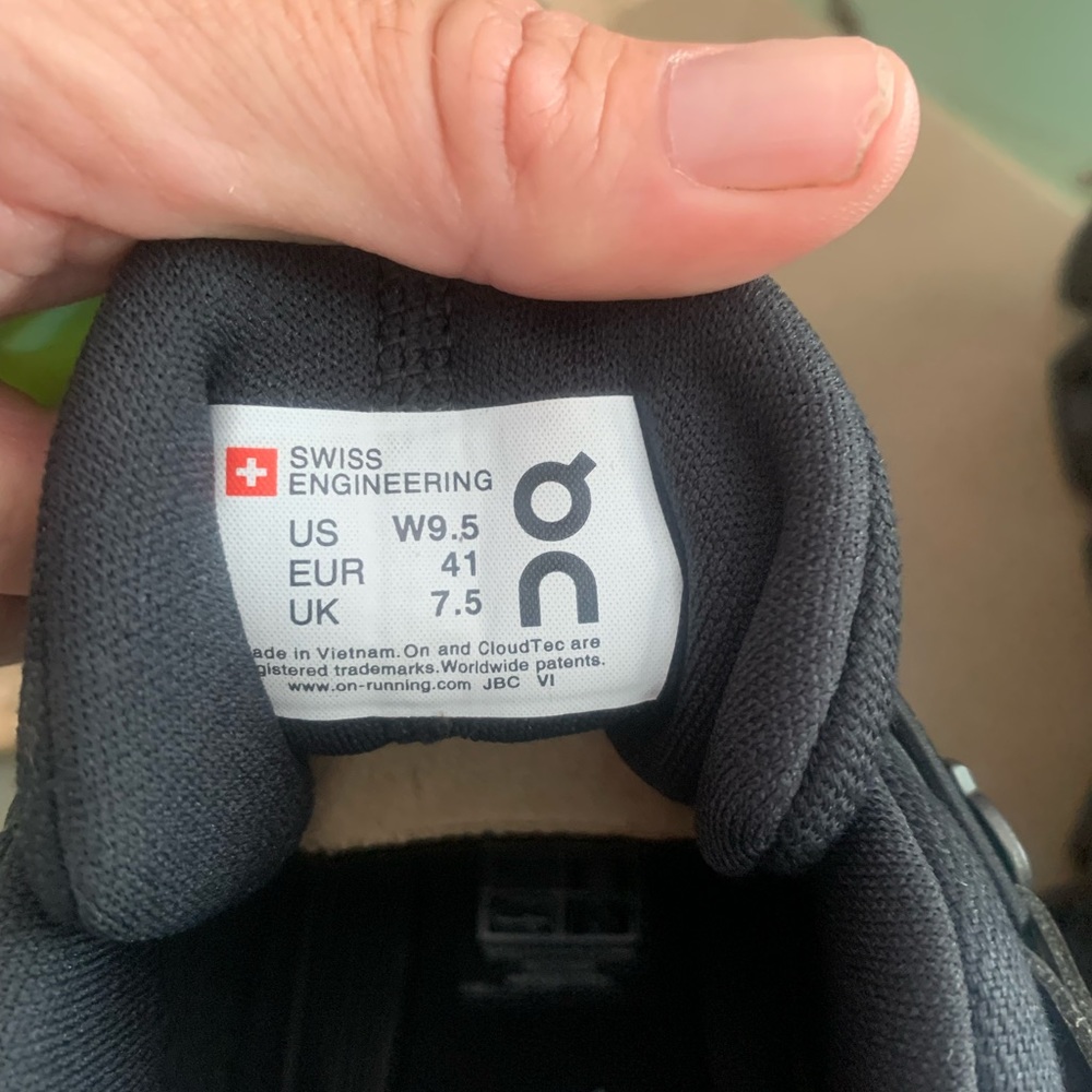 On cloud women’s waterproof sneaker.  Size 9.5 never worn